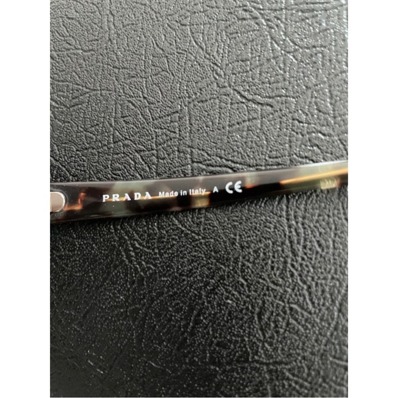 Prada sunglasses, black brown colour, good condition with original case. - Picture 8 of 9